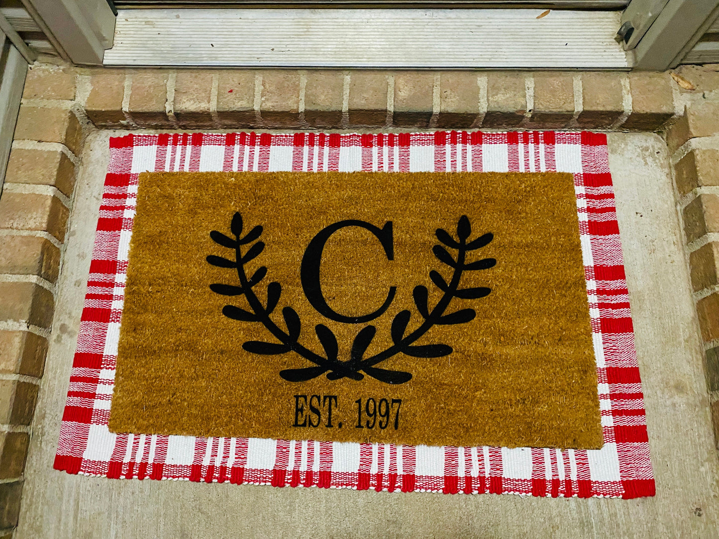 Tapete de puerta con inicial de apellido personalizado
